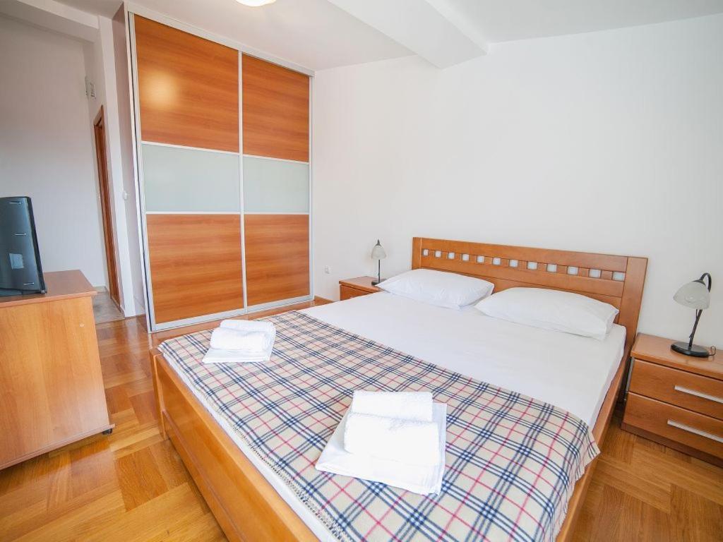 Apartments Ivan Petrovac Ngoại thất bức ảnh