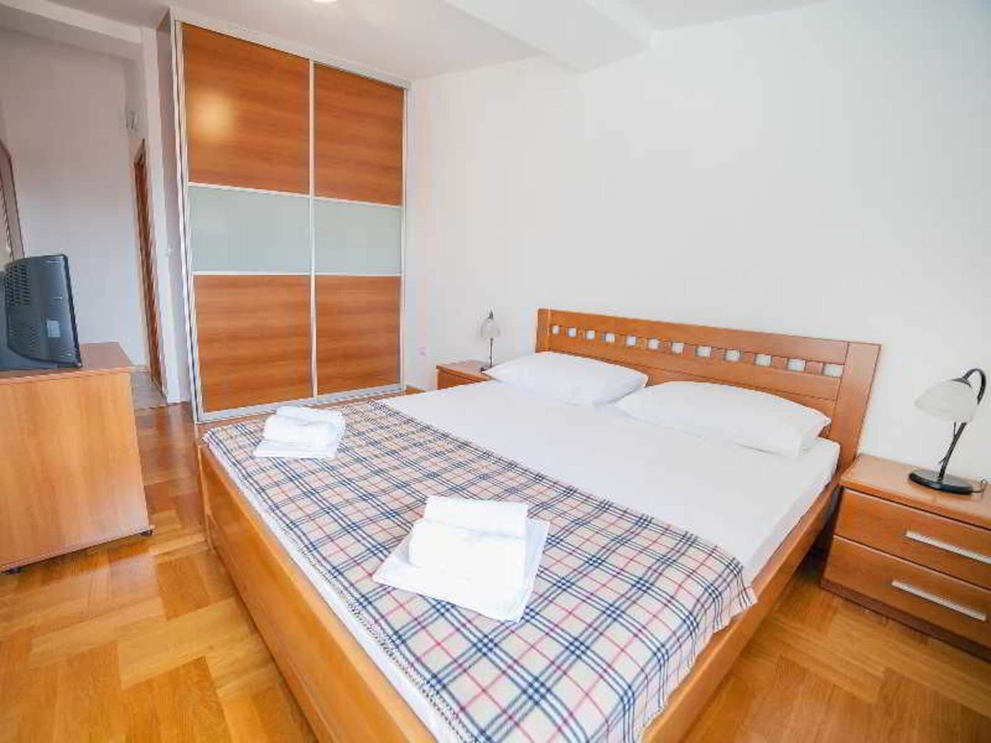 Apartments Ivan Petrovac Ngoại thất bức ảnh